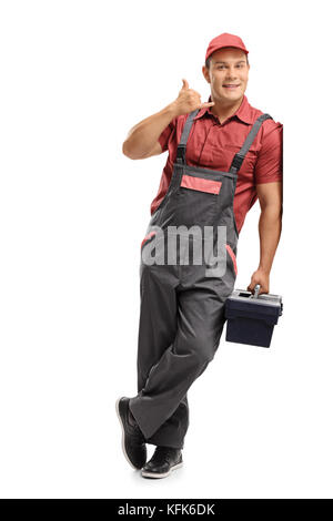 In voller Länge Porträt der Handwerker mit einer Toolbox einen Anruf machen mich unterzeichnen und lehnte sich gegen eine Wand auf weißem Hintergrund Stockfoto