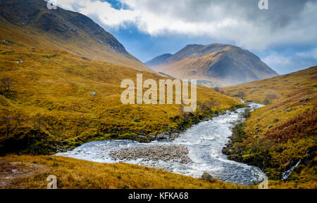 Der Fluss etive in Speight, wie es fließt durch Glen etive, Highlands von Schottland Stockfoto