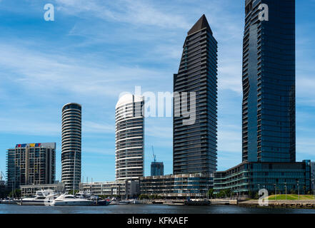 Moderne Türme an der Waterfront City in Melbourne die Docklands. Victoria, Australien Stockfoto