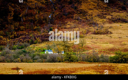 Ein kleines Häuschen im Glen etive, Highlands von Schottland Stockfoto