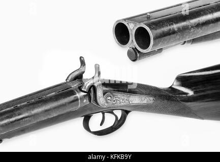 Antike double barrel Shotgun in Schwarz und Weiß mit Raum für ihren Typ. Stockfoto
