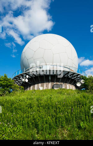 Ehemaliges Radarkuppel, Radom, heute Aussichtsplattform und Ausstellungsraum, Wasserkuppe, Rhön, Hessen, Deutschland Stockfoto