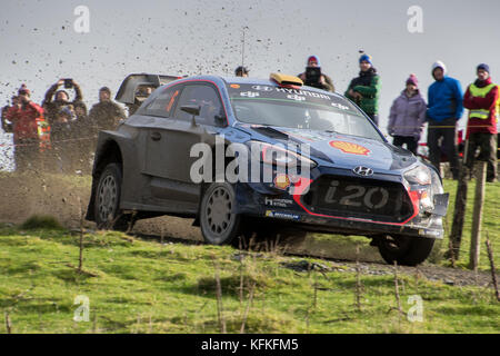 Uk. 29 Okt, 2017. #6 Andreas Mikkelsen (Nor) und Co - Treiber anders jaener (GBR) von Hyundai motorsport konkurrieren, während der See brenig Etappe der Rallye gb Runde der FIA World Rally Championship 2017 in Wales. Credit: Hugh Peterswald/Pacific Press/alamy leben Nachrichten Stockfoto