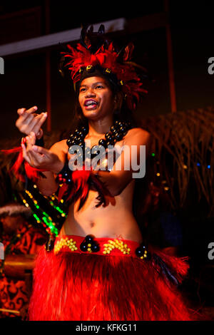 Einheimische Leute an Tanz, kulturelle Show im Hochland Paradies Kulturzentrum, Rarotonga, Cook Inseln Stockfoto