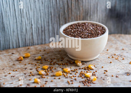 In Houten Organic Food Konzept Leinsamen Stockfoto