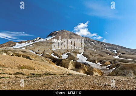 Kerlingarfjöll (1.477 m (4.846 ft)) ist ein Gebirgszug in Island im Hochland von Island in der Nähe der Kjölur Hochland Road gelegen. Stockfoto