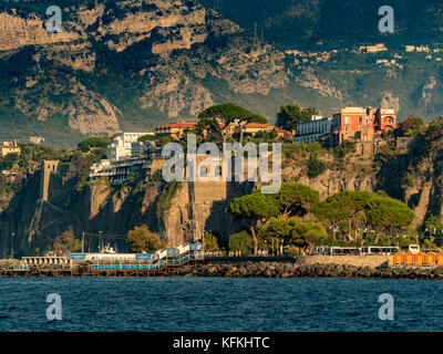 Marina Piccola Schuß von der Marina Grande. Sorrento, Italien. Stockfoto