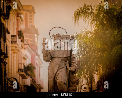 Statue von St. Antonino Abate in Piazza Tasso. Sorrento, Italien. Stockfoto