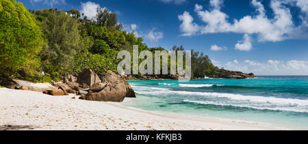 Die Seychellen, Praslin, Anse Intendance, Strand, mit Banyan Tree Resort, Panoramablick Stockfoto
