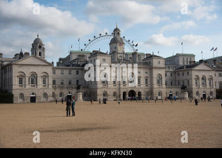 Horse Guards Parade mit Millennium Auge im Hintergrund london Stockfoto