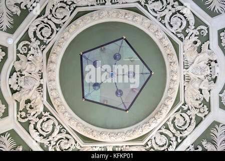 Stuck an der Decke der achteckige Salon (c 17.) Château Suze-la-Rousse Drome Frankreich Stockfoto