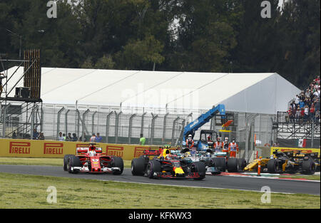 Motorsport: FIA Formel-1-Weltmeisterschaft 2017, Grand Prix von Mexiko, Start, #33 Max Verstappen (NLD, Red Bull Racing), #33 Max Verstappen (NLD, Red Bull Racing), #5 Sebastian Vettel (GER, Scuderia Ferrari), #44 Lewis Hamilton (GBR, Mercedes AMG Petronas F1 Team), Stockfoto