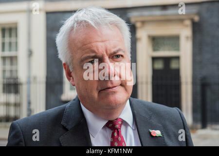 London, Großbritannien. 30. Oktober, 2017. Erster Minister von Wales, Carwyn Jones, in Downing Street nach einem Treffen mit dem Premierminister. Credit: Guy Bell/Alamy leben Nachrichten Stockfoto