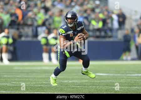 Oktober 29, 2017 - Seattle, Washington, USA - Seattle quarterback RUSSELL WILSON (3), die in Aktion als die Houston Texans besuchen Sie die Seattle Seahawks für ein NFL Spiel im Century Link Feld in Seattle, WA. (Bild: © Jeff Halstead über ZUMA Draht) Stockfoto