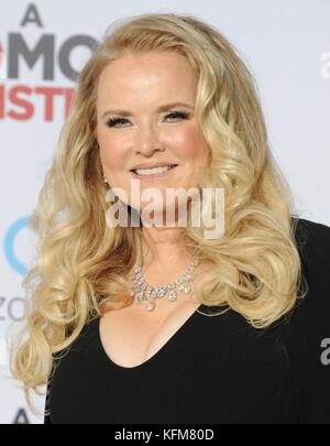 Los Angeles, CA, USA. 30. Oktober 2017. Suzanne Todd bei Arrivals for A BAD MOMS CHRISTMAS Premiere, Regency Westwood Village Theatre, Los Angeles, CA 30. Oktober 2017. Quelle: Dee Cercone/Everett Collection/Alamy Live News Stockfoto