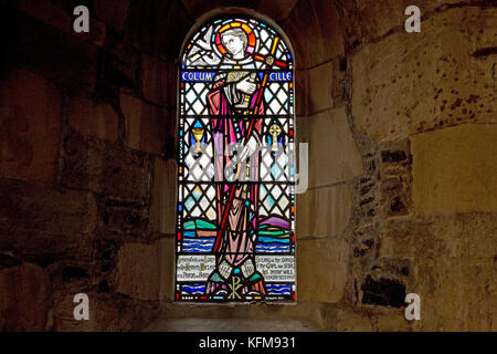 St. Columba Buntglasfenster in der Iona Abbey Scotland Stockfoto