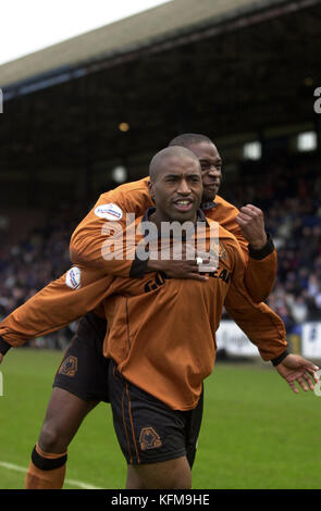 Footballer Dekan Sturridge und Shaun Newton Stockport County V Wolverhampton Wanderers 23.02.02. Stockfoto