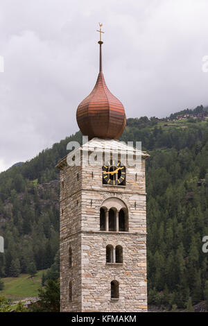 St. Niklaus, Schweiz - zwiebelturm Kirchturms. Stockfoto