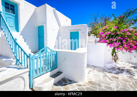 Mykonos, Griechenland. Weiß getünchtes gepunktete Gasse in der Altstadt, Kykladen griechische Inseln. Stockfoto