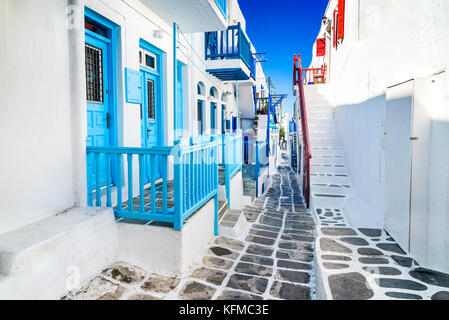 Mykonos, Griechenland. Weiß getünchtes gepunktete Gasse in der Altstadt, Kykladen griechische Inseln. Stockfoto