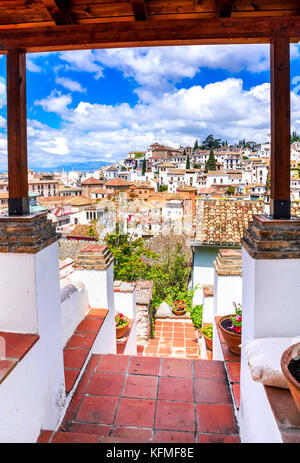 Granada, Spanien - maurische mittelalterlichen Viertel Albaicin, traditionelle arabische Architektur Andalusiens Stockfoto