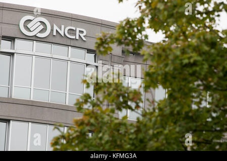 Ein Logoschild vor dem Hauptsitz der NCR Corporation in Duluth, Georgia am 7. Oktober 2017. Stockfoto