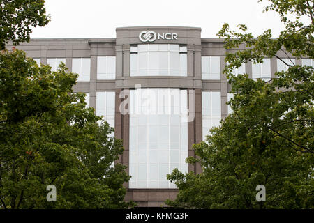 Ein Logoschild vor dem Hauptsitz der NCR Corporation in Duluth, Georgia am 7. Oktober 2017. Stockfoto