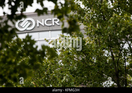 Ein Logoschild vor dem Hauptsitz der NCR Corporation in Duluth, Georgia am 7. Oktober 2017. Stockfoto