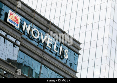 Ein Logoschild vor dem Hauptsitz von Novelis Inc. In Atlanta, Georgia am 7. Oktober 2017. Stockfoto