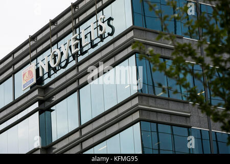 Ein Logoschild vor dem Hauptsitz von Novelis Inc. In Atlanta, Georgia am 7. Oktober 2017. Stockfoto