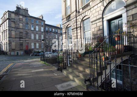 Die Kreuzung von Drummond und Schottland Street in der New Town von Edinburgh. Stockfoto