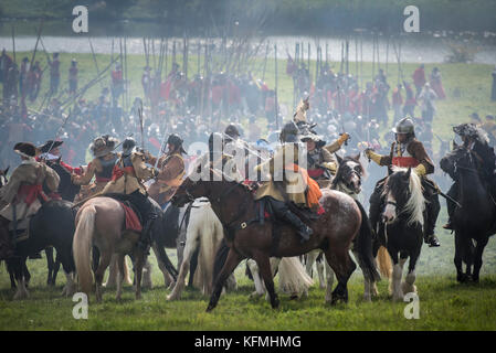 Compton Verney, Warwickshire, Großbritannien. 24. September 2017. Mitglieder der Sealed Knot Re-enactment Gesellschaft in ihren Hunderten auf einem Feld an Compt Stockfoto