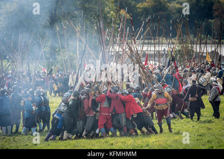 Compton Verney, Warwickshire, Großbritannien. 24. September 2017. Mitglieder der Sealed Knot Re-enactment Gesellschaft in ihren Hunderten auf einem Feld an Compt Stockfoto