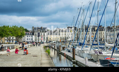 Frankreich, Bretagne, Morbihan, Vannes, Blick auf Quai Tabarlay im Hafen von Vannes Stockfoto