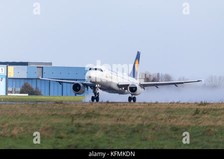 Langenhagen/Deutschland - 28. Oktober 2017: Airbus A319-100 der Lufthansa vom internationalen Flughafen Langenhagen/Hannover. Stockfoto