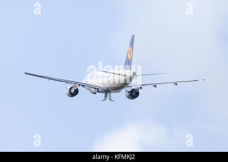 Langenhagen/Deutschland - 28. Oktober 2017: Airbus A319-100 der Lufthansa vom internationalen Flughafen Langenhagen/Hannover. Stockfoto