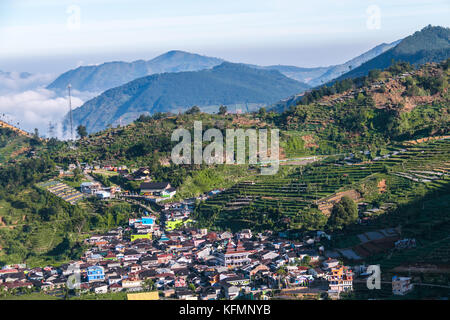 Desa atas angin di kaki gunung Sikunir, datarang tinggi Dieng, Jawa Tengah. Stockfoto