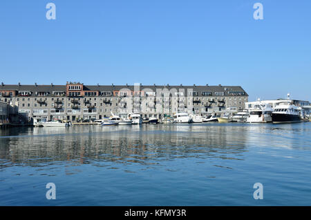 Lewis Wharf mit Booten 7 Eigentumswohnungen in Bostons North End Waterfront Stockfoto