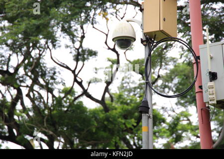 Cctv in einem Park mit Blick auf die Personen und historischen Ort Stockfoto