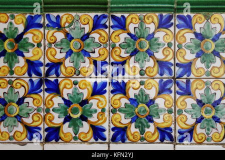 Traditionelle Muster eines andalusischen Azulejo Stockfoto