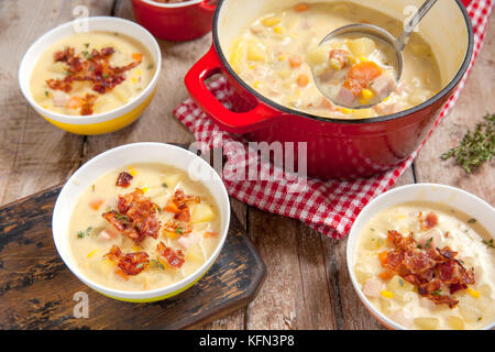 Schinken Kartoffeln und Mais Chowder Stockfoto