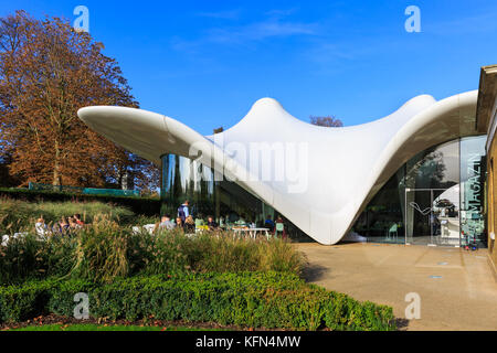 Serpentine Sackler Galerie Exterieur mit dem Magazin Restaurant Erweiterung durch die Architektin Zaha Hadid, Hyde Park, London, Großbritannien, konzipiert Stockfoto