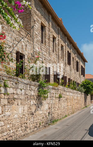 Byblos ist eine mediterrane Stadt auf dem Berge Libanon byblos liegt etwa 42 Kilometer nördlich von Beirut 26 mi. Stockfoto