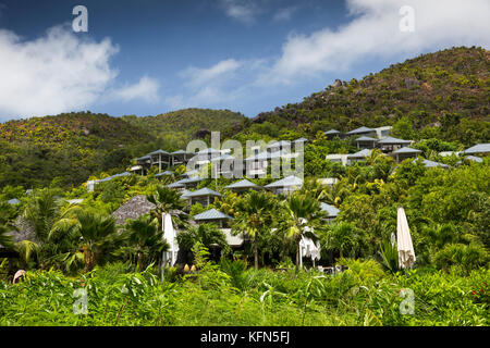 Die Seychellen, Praslin, Anse Takamaka Praslin, Raffles Hotel und Resort, die Zimmer am grünen Hügel Stockfoto