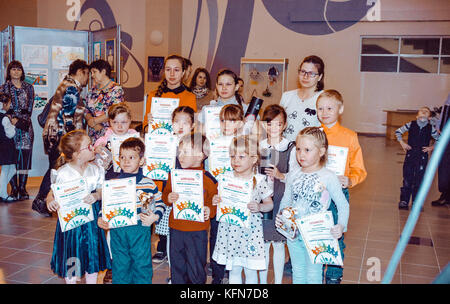 Eröffnung der Ausstellung von Kinderzeichnungen Stockfoto