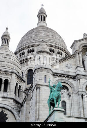 Statue von König Ludwig IX. Auf der Sacré-Coeur, Montmartre, Paris, 2017. Stockfoto