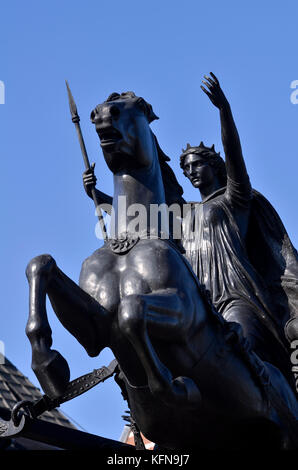 Boadicea und ihre Töchter Statue, Wesminster Bridge, London, UK. Die Bronzeskulptur von Boadicea wurde von Thomas Thornycroft erstellt. Stockfoto