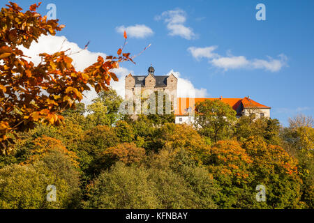 das Schloss von Ballenstedt im Harz mit Herbststimmung Stockfoto