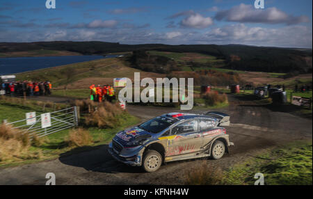 Sebastien Ogier aus Frankreich und Julien Ingrassia aus Frankreich im M-Sport WRT Ford Fiesta WRC auf der Brenig-Etappe am vierten Tag der Dayensure Wales Rally GB. DRÜCKEN SIE VERBANDSFOTO. Bilddatum: Sonntag, 29. Oktober 2017. Bildnachweis sollte lauten: David Davies/PA Wire Stockfoto