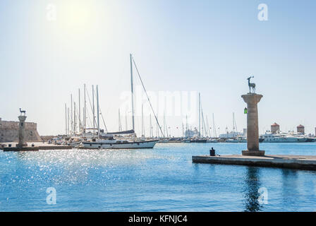 Mandrake Hafen, Insel Rhodos, Griechenland. hinzugefügt Lärm Stockfoto